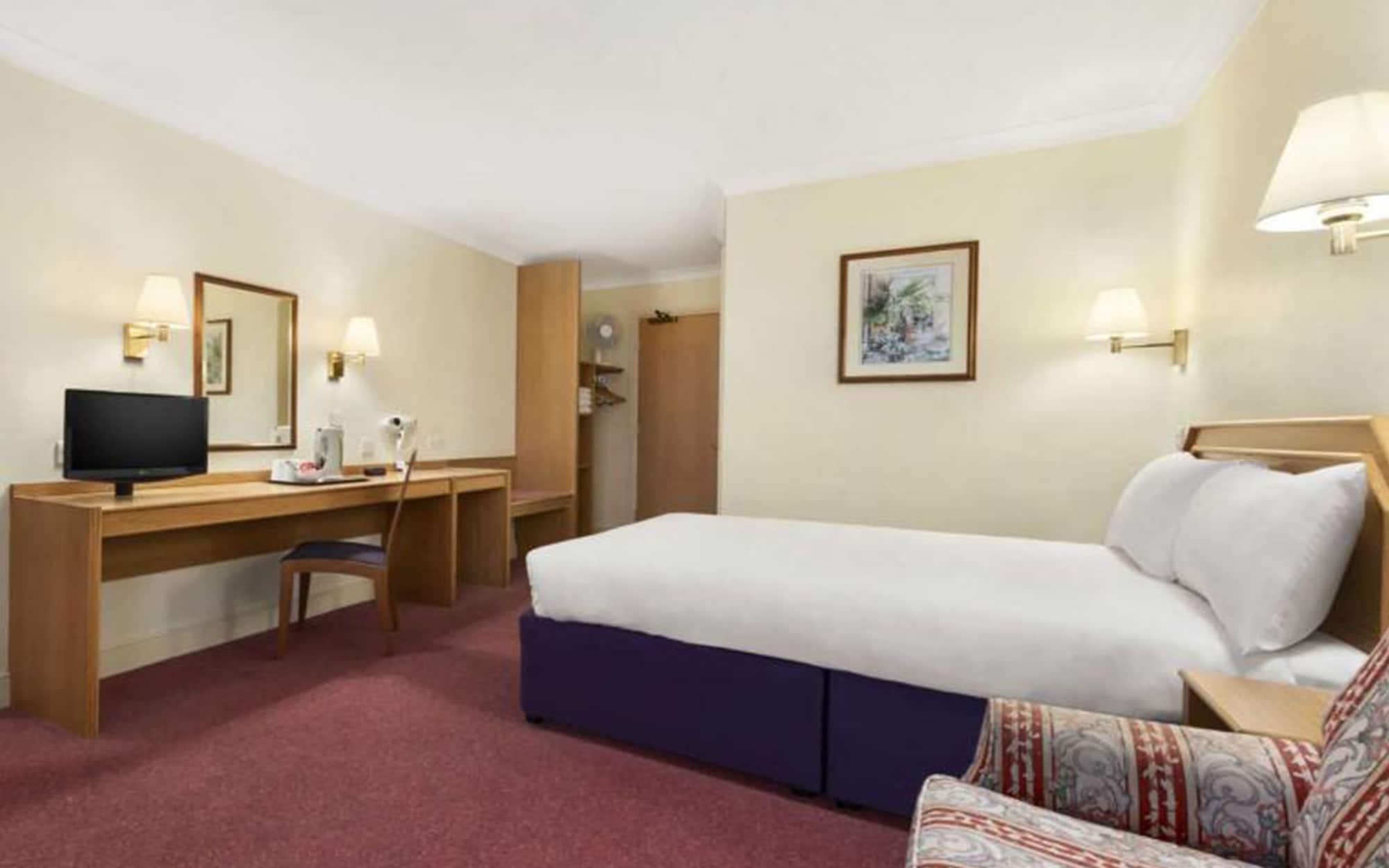 Super 8 By Wyndham Chester East Exterior foto