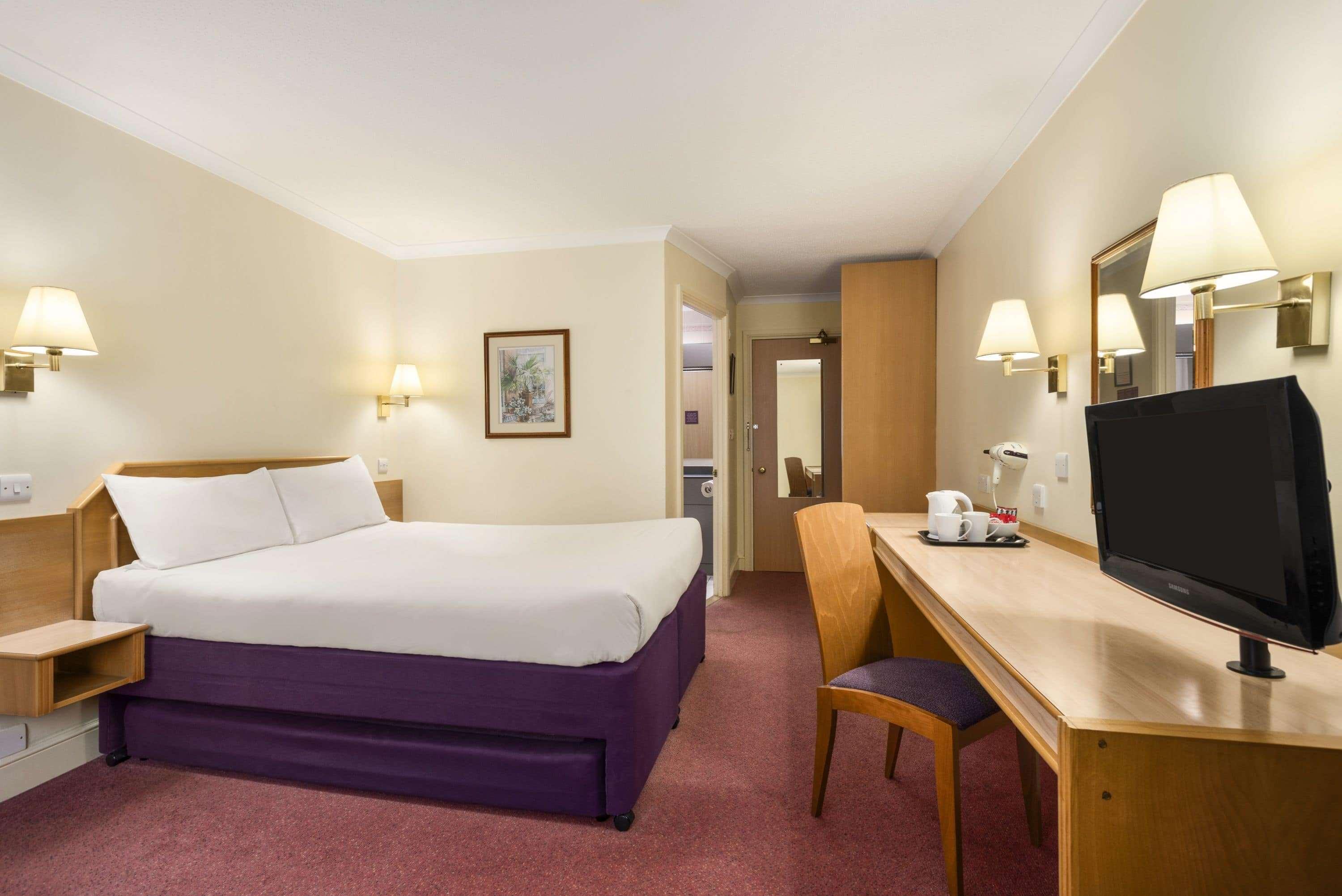 Super 8 By Wyndham Chester East Exterior foto