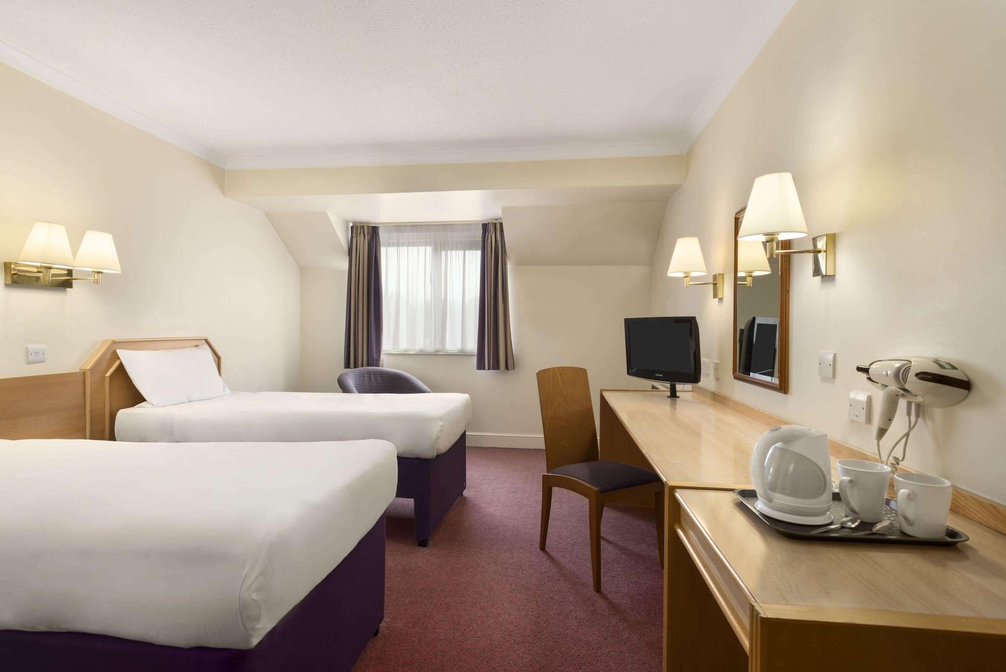 Super 8 By Wyndham Chester East Exterior foto