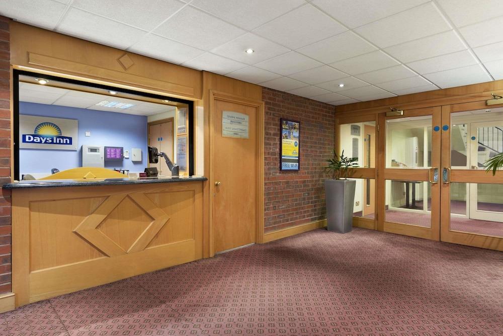 Super 8 By Wyndham Chester East Exterior foto