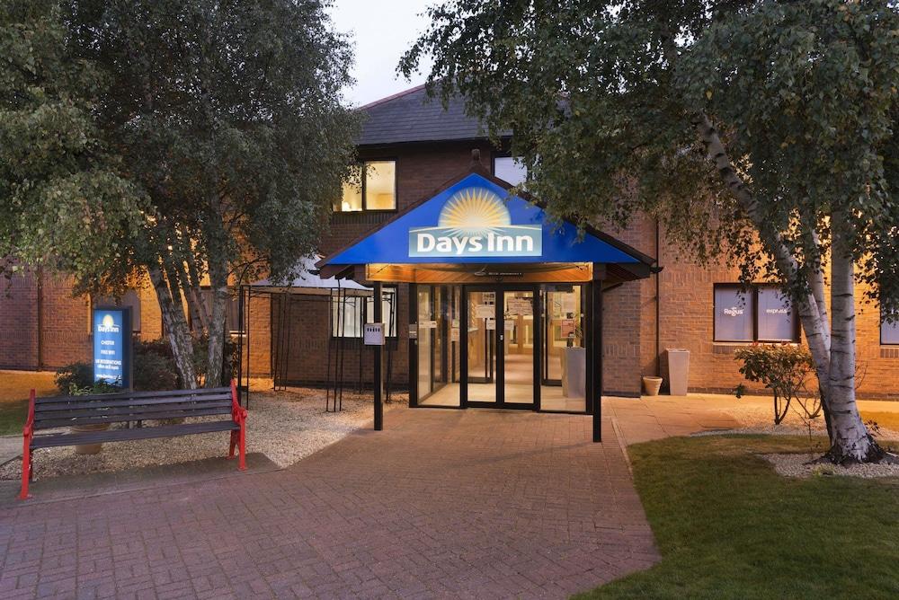 Super 8 By Wyndham Chester East Exterior foto