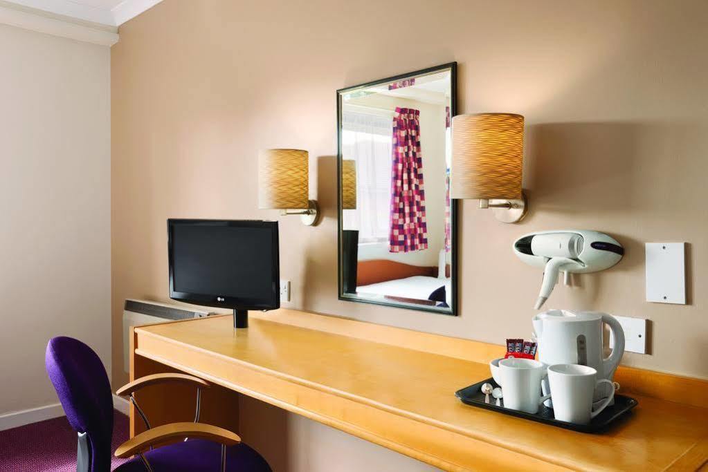 Super 8 By Wyndham Chester East Exterior foto