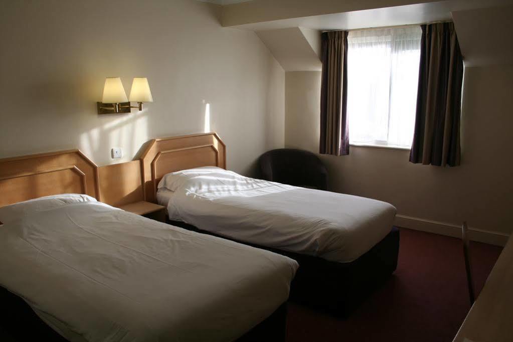 Super 8 By Wyndham Chester East Exterior foto